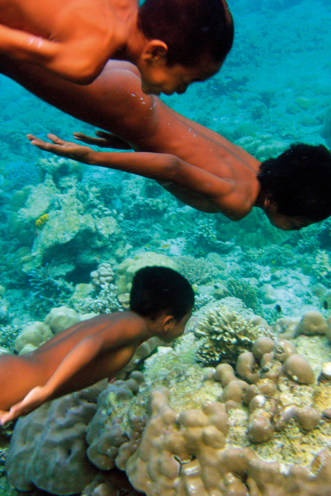 Indigenous Moken children swimming off the coast of Mu Ko Surin island, Thailand. Credit: Andrew Testa.