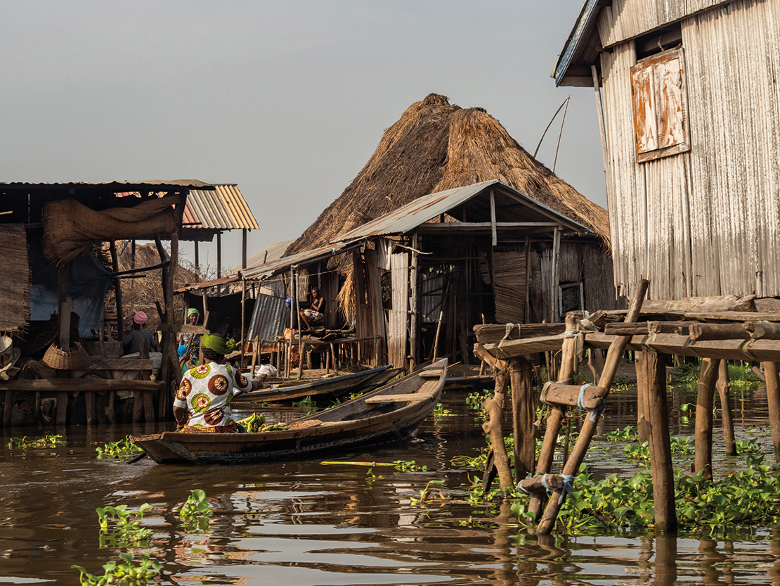 Travelling by canoe—an important way for local communities to get around—is impeded by the rapid growth of water hyacinth. Credit: Beata Tabak.